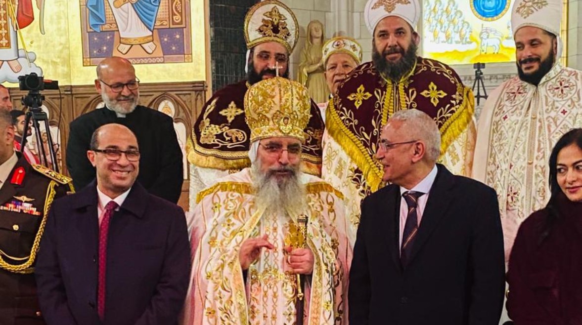 السفير المصري في فرنسا يشارك في قداس عيد الميلاد المجيد بباريس