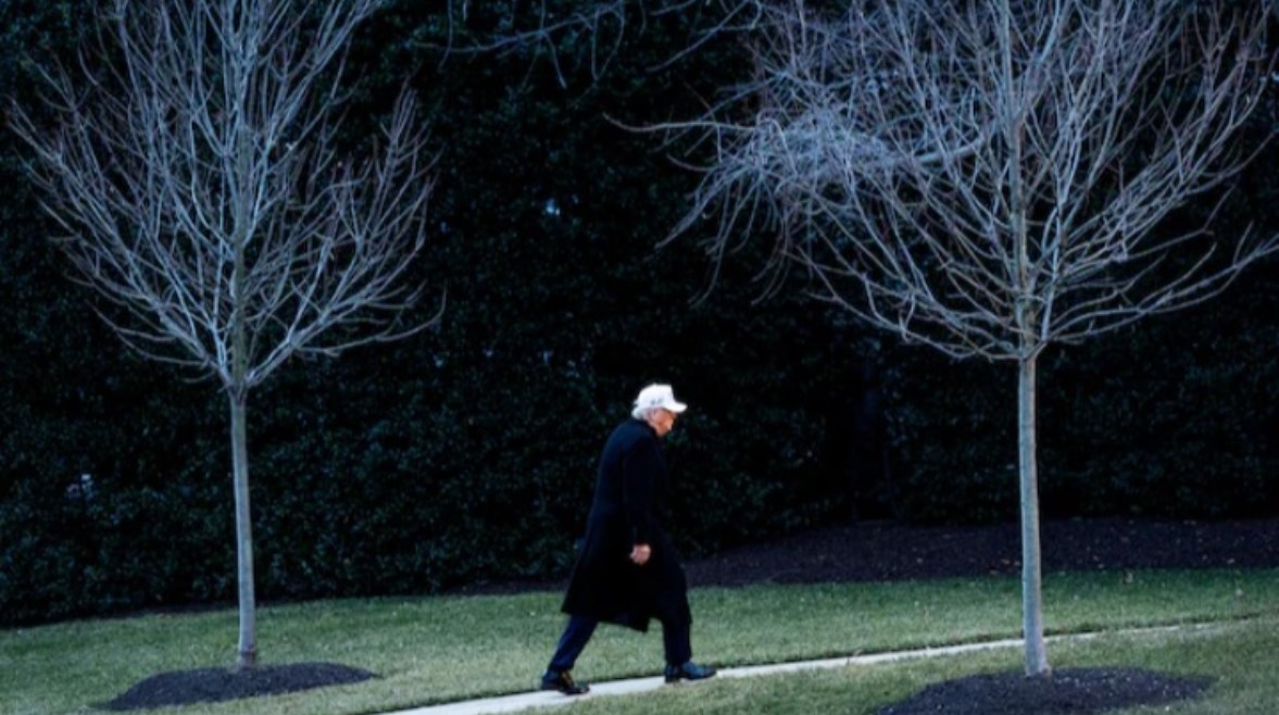 الرئيس الأمريكي دونالد ترامب في حديقة البيت الأبيض 