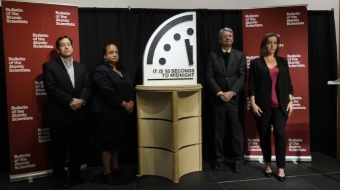 أعضاء نشرة علماء الذرة