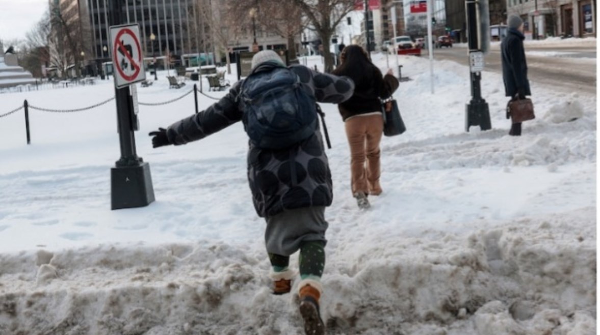 عاصفة ثلجية تضرب الولايات المتحدة 