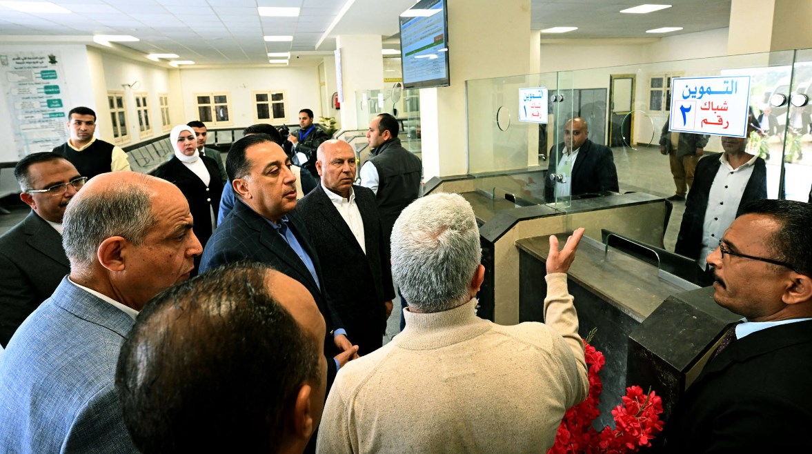 حوار مفتوح بين رئيس الوزراء وموظفي "حياة كريمة"