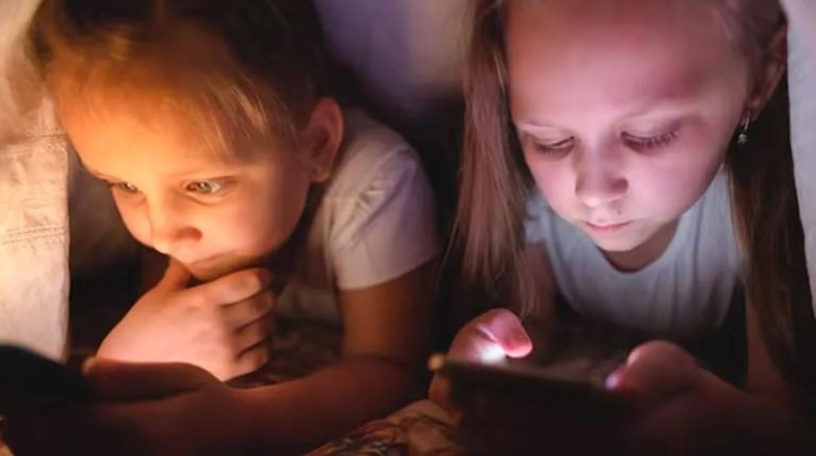 مخاطر الهواتف للأطفال