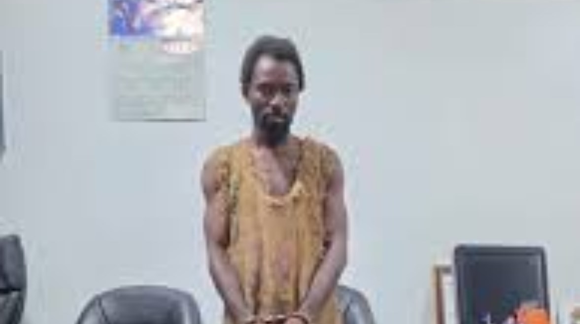 مدعي النبوة "إيبو نوح" بعد القبض عليه 