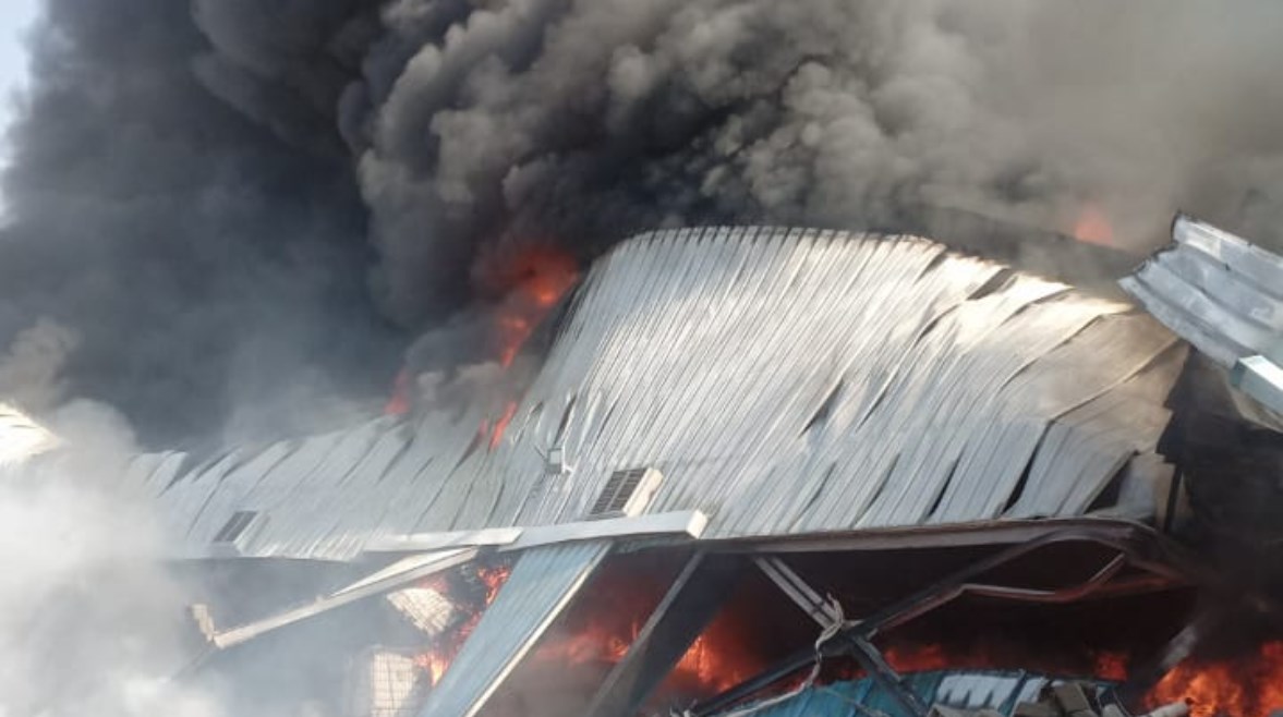 حريق مصنع بلاستيك في أكتوبر