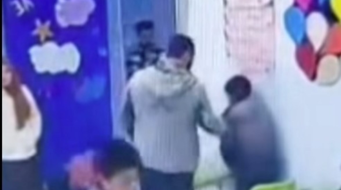 معلم يتعدى على تلميذ داخل مدرسة خاصة بطنطا