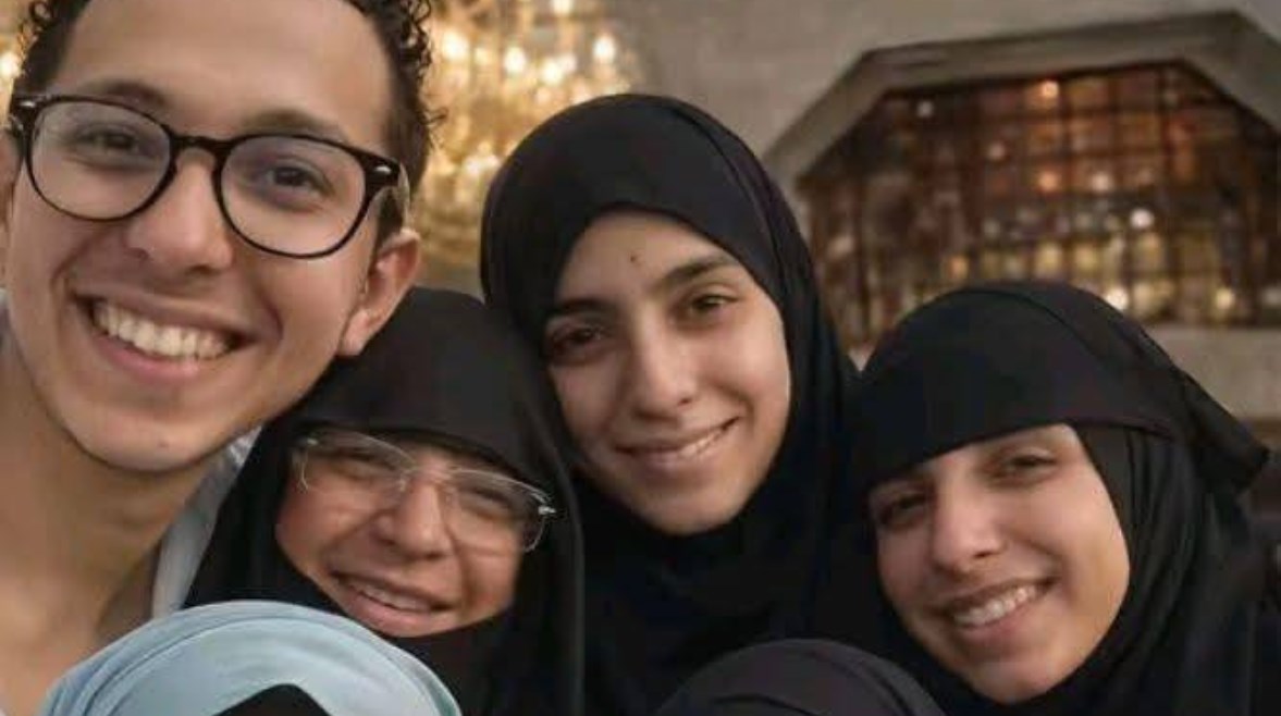 الدكتورة إبتسام مع أولادها