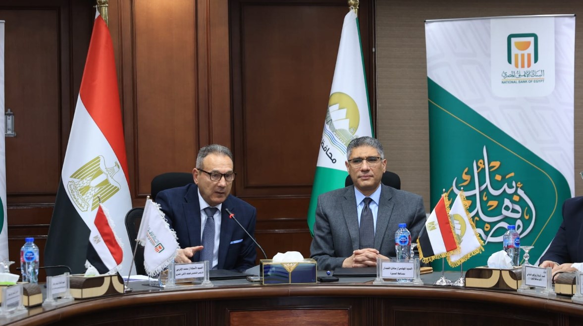 جانب من التوقيع