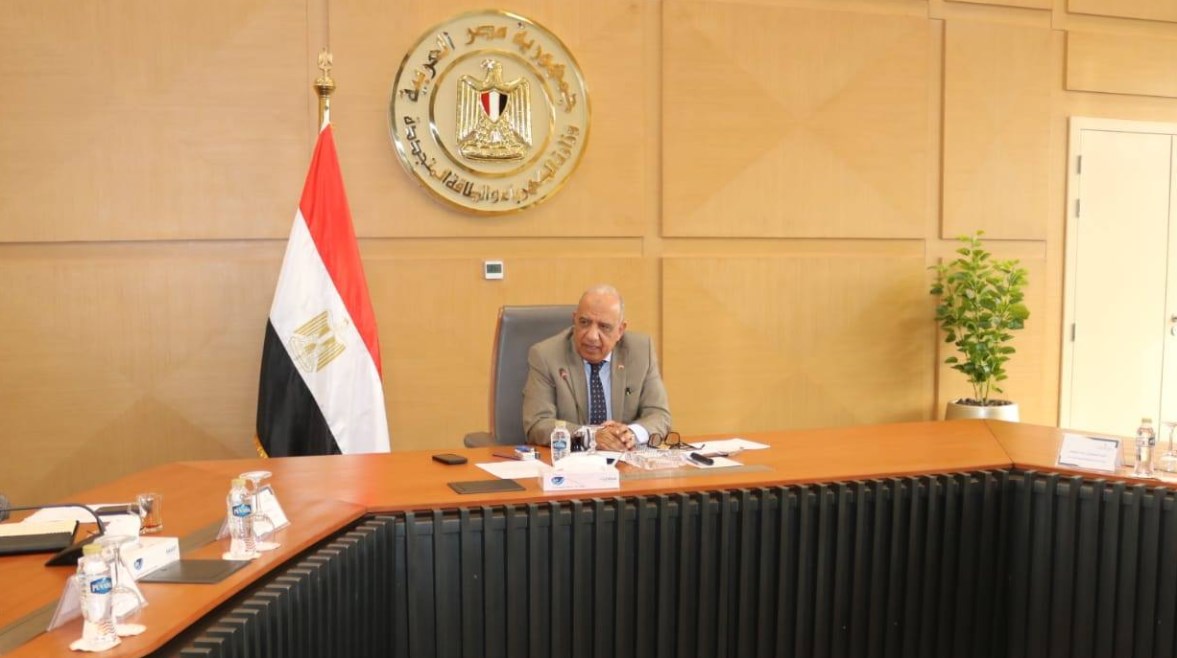 وزير الكهرباء والطاقة المتجددة الدكتور محمود عصمت