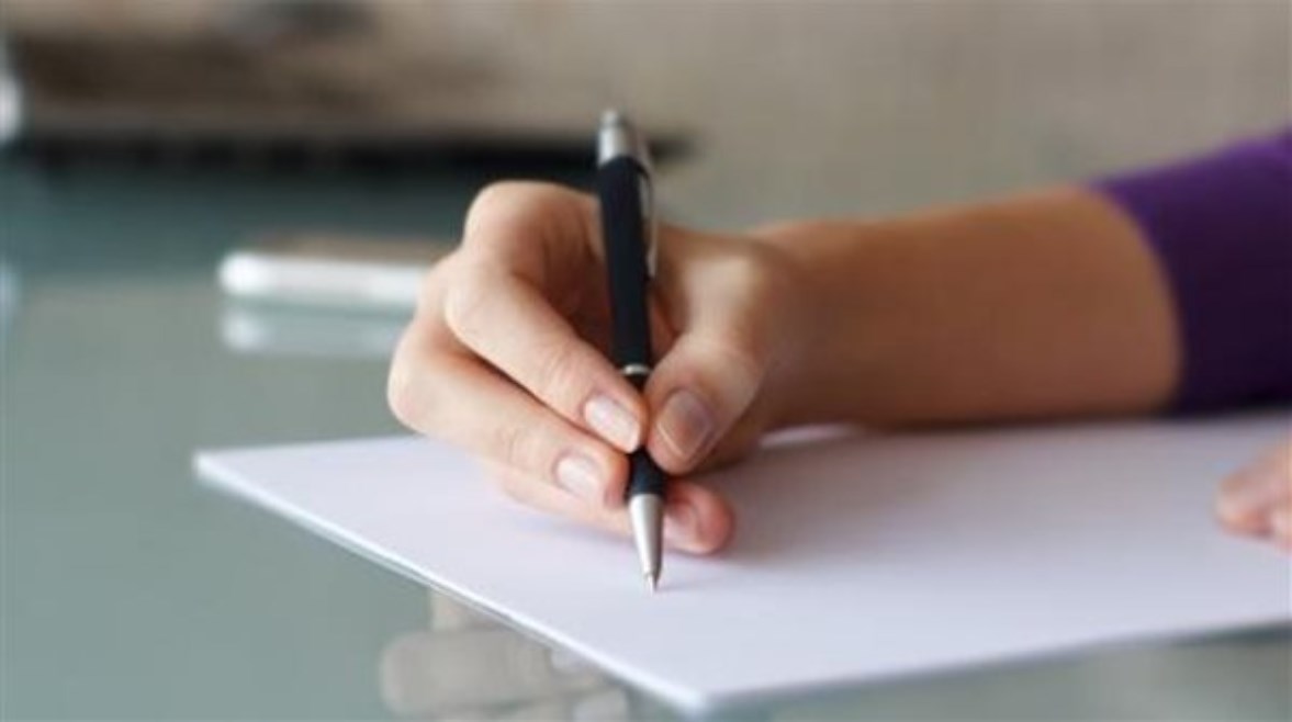 كتابة موضوعات تعبير - أرشيفية