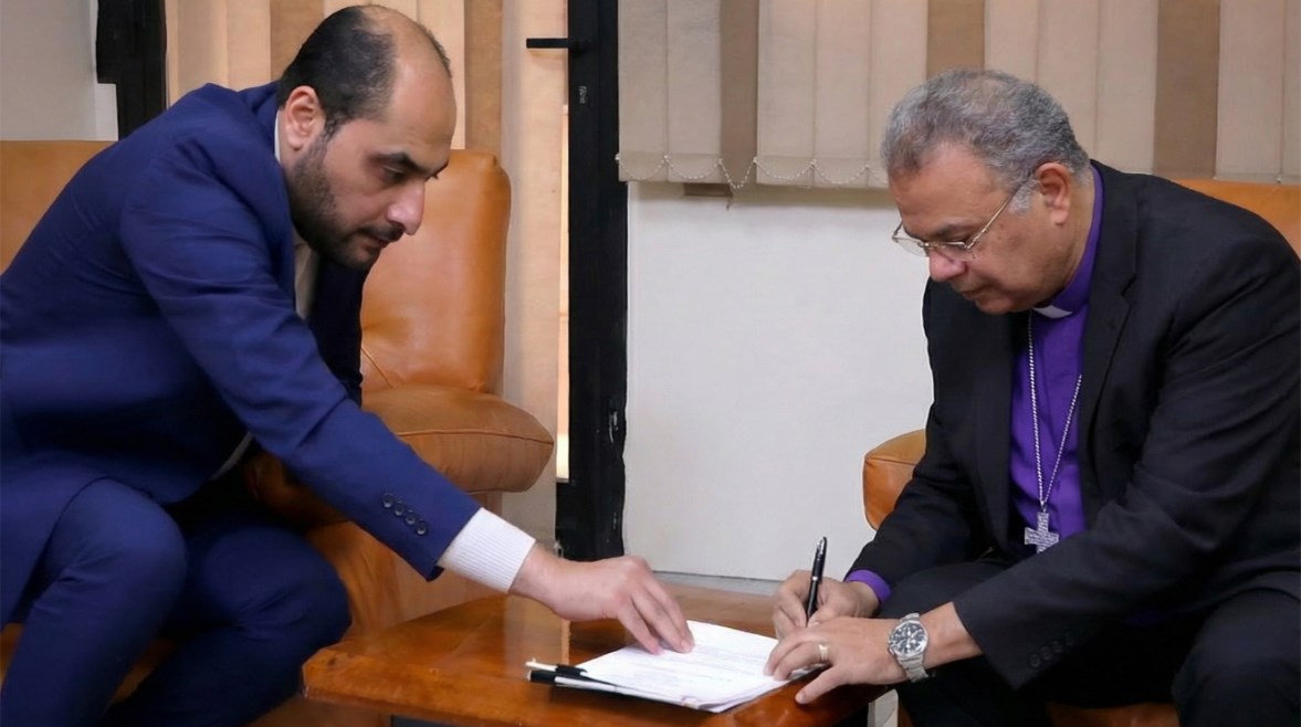 رئيس الطائفة الإنجيلية يوقّع عقد تخصيص أرض المقر الجديد وبناء كنيسة 