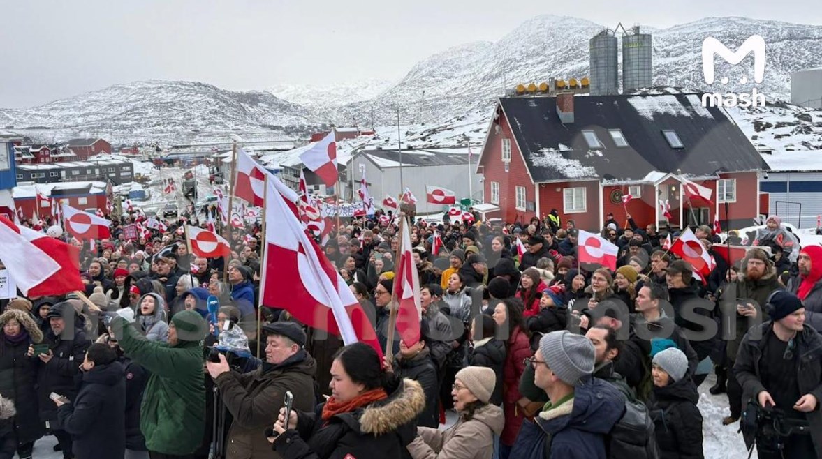 مهاجرون روس بشاركون الجرينلاندين في إحتجاجات واسعة  ضد كوحات ترامب في ضم الجزيرة