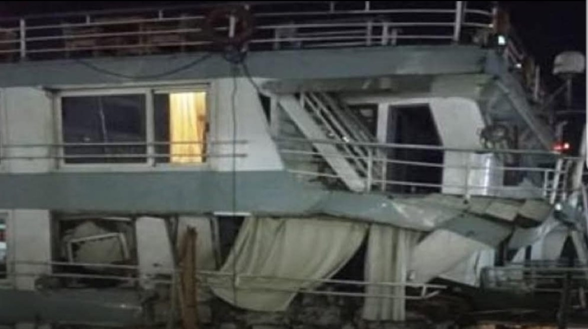 الفندق العائم لحظة  الحادث