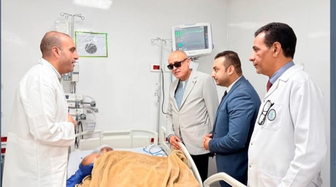 محافظ الأقصر ومدير هيئة الرعاية الصحية 