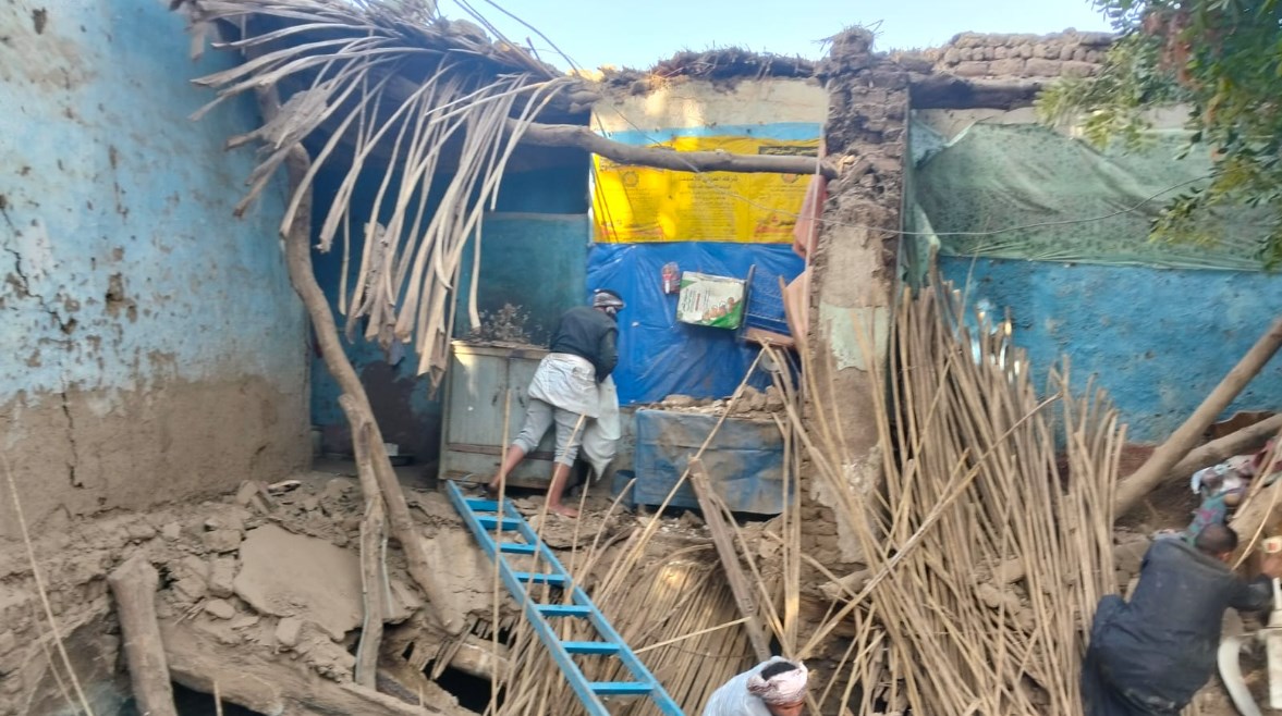 من موقع انهيار المنزل 