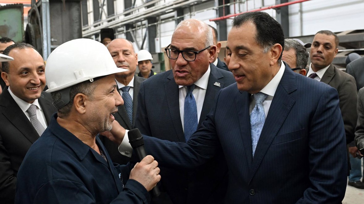 رئيس الوزراء، مصطفى مدبولي مع العامل