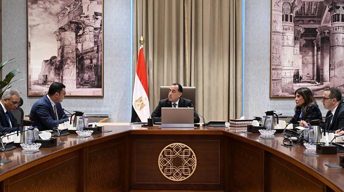 جانب من اجتماع رئيس الوزراء لمتابعة الخطة الزمنية لتنفيذ مشروع "علم الروم"
