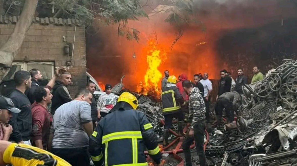 حريق في مخزن لقطع غيار السيارات في منطقة وسط البلد
