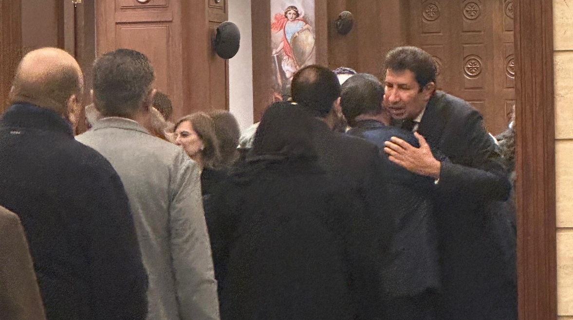 هاني رمزي في عزاء والدة الفنان هاني رمزي