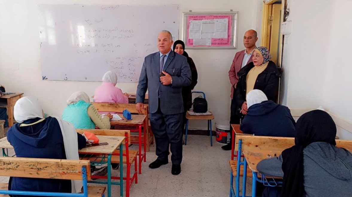 محافظ الفيوم يتفقد الامتحانات - صورة ارشيفية 