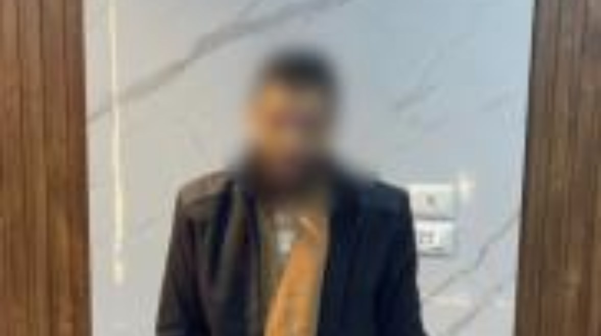 المتهم بعد ضبطه 