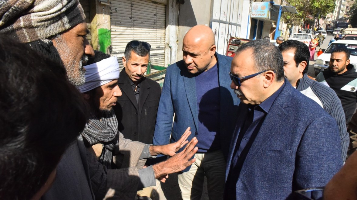 جولة ميدانية لمحافظ أسيوط في منطقة المجاهدين