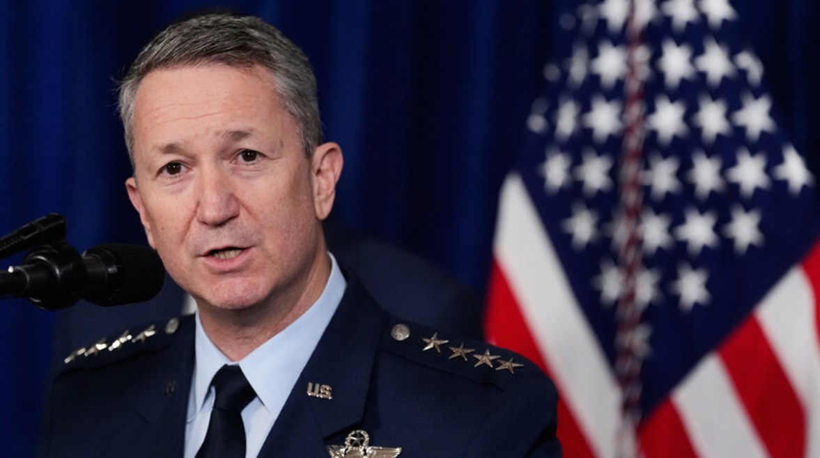 رئيس هيئة الأركان الأمريكية الجنرال دان كين 