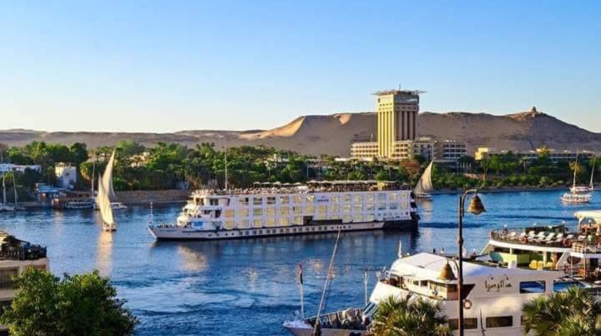 إستئناف حركة الملاحة النيلية والجوية  بمحافظة أسوان بعد إستقرار الأحوال الجوية 