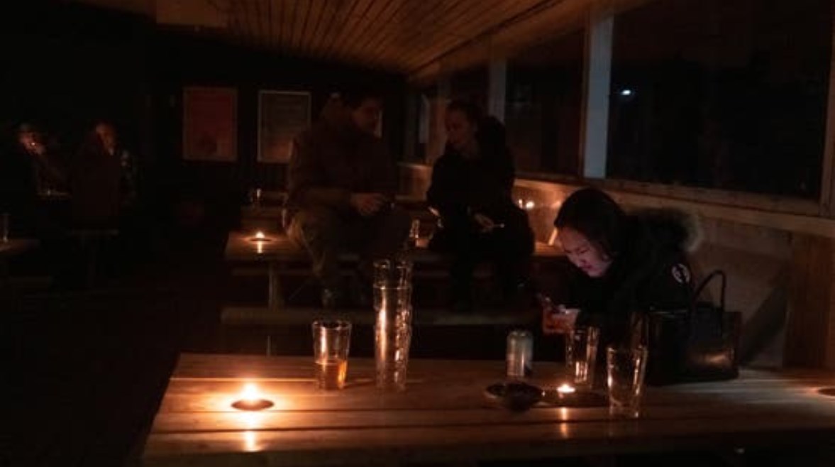 عودة الكهرباء إلى نوك بعد انقطاع سببه رياح عاتية