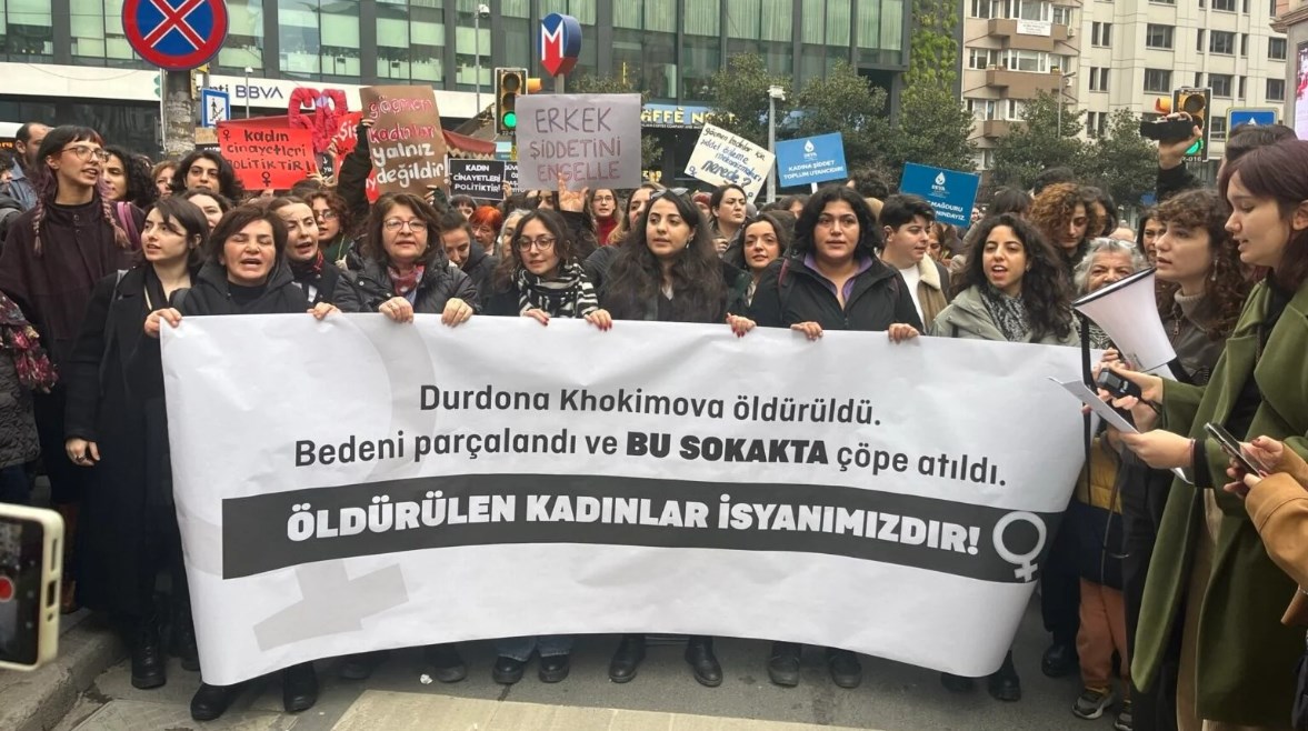 حشود من النساء المعارضات بتركيا