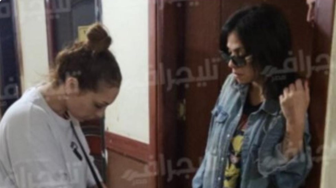 المجني عليها وشقيقتها