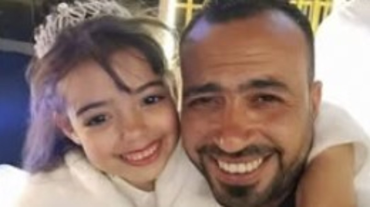 لوجي محمود ووالدها 