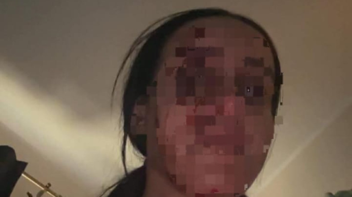 سيدة تستغيث لإنقاذ ابنتها