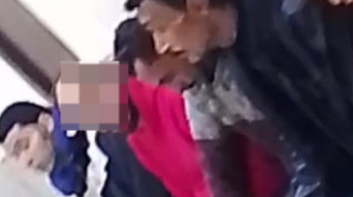 المتهم في النيابة أثناء سماع أقواله