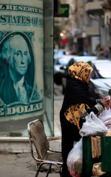 ارتفاع الدولار وأسعار السلع في مصر