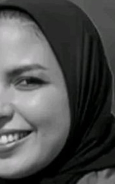  المضيفة الجوية عزة رمزي