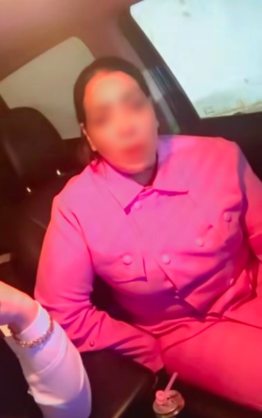 المتهمة قبل تسليم نفسها للشرطة 