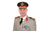 اللواء الحسين مصطفى عبد الحميد شرف مدير الكلية الفنية العسكرية