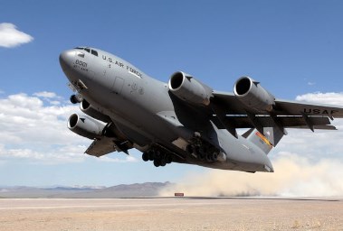 طائرات النقل الاستراتيجي الثقيلة من طراز C-17 جلوب ماستر