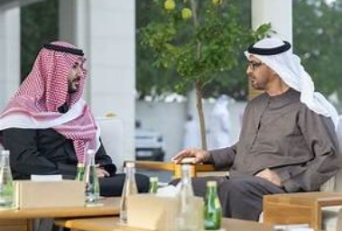 الشيخ محمد بن زايد يستقبل الأمير خالد بن سلمان وزير الدفاع السعودي 