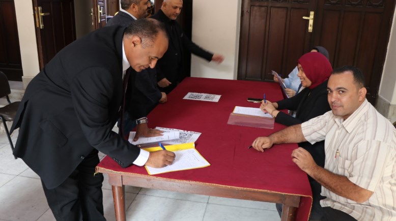الدكتور ابوبكر القاضي الامين العام لنقابة الاطباء