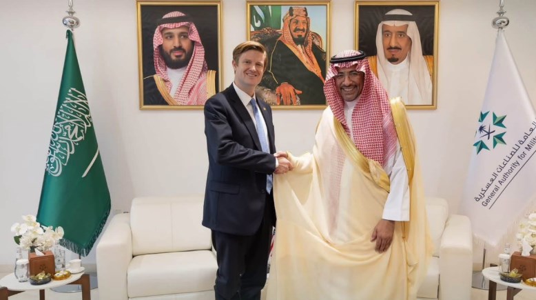  بندر بن إبراهيم الخريف،  فليت وايت