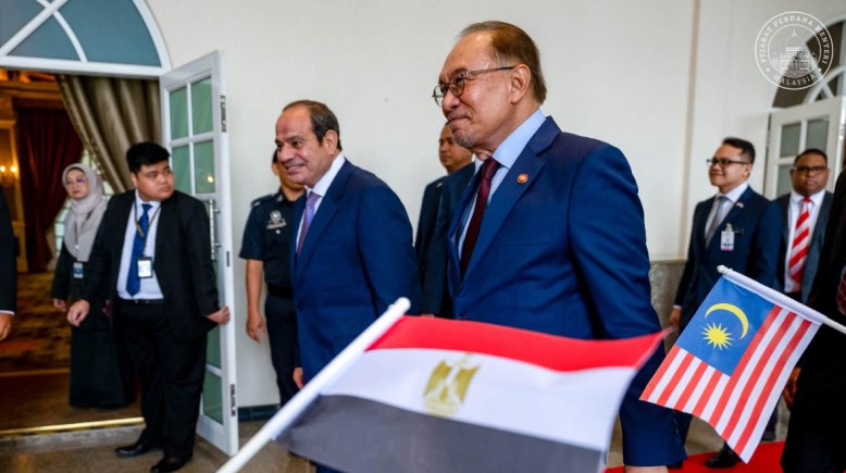 الرئيس السيسي مع رئيس الوزراء الماليزي