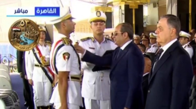 الرئيس السيسي يكرم المتفوقين من طلبة أكاديمية الشرطة
