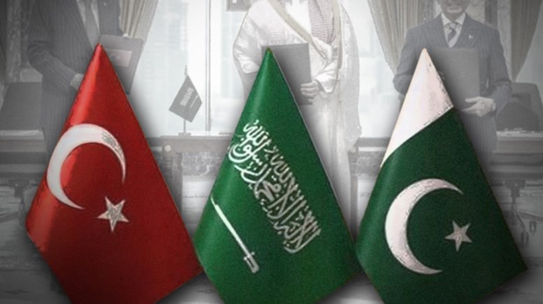 أعلام باكستان والسعودية وتركيا