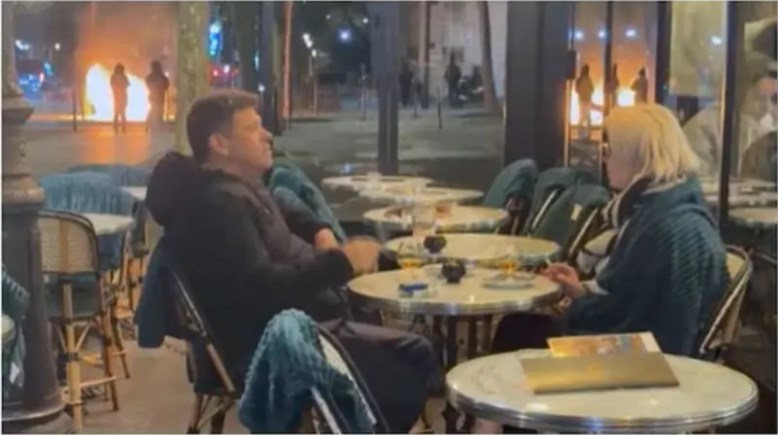 زوجان يواصلان احتساء مشروباتهما وسط النيران في باريس