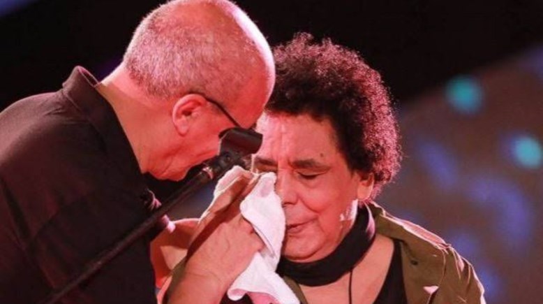 حقيقة فيديو محمد منير على المسرح 