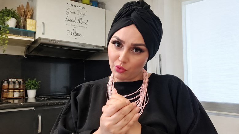 الشاعرة التونسية سوار الصحراوي 