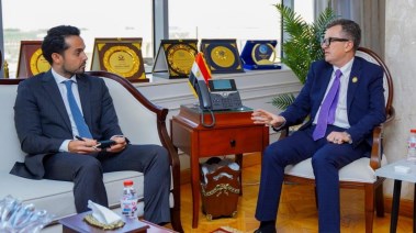 وزير التخطيط والتنمية الاقتصادية، أحمد رستم، رئيس القطاع الحكومي لمنطقة الشرق الأوسط وشمال أفريقيا بشركة “لينكد إن”، فراس أبو حمزة