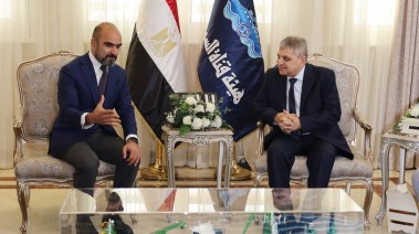 الفريق أسامة ربيع، رئيس هيئة قناة السويس، وأماديو بيرون، المدير الإقليمي لشركة "DEME"