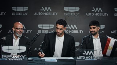 مصطفى شوبير مع عثمان عبد المنعم العضو المنتدب لشركة أوتوموبيلتي 